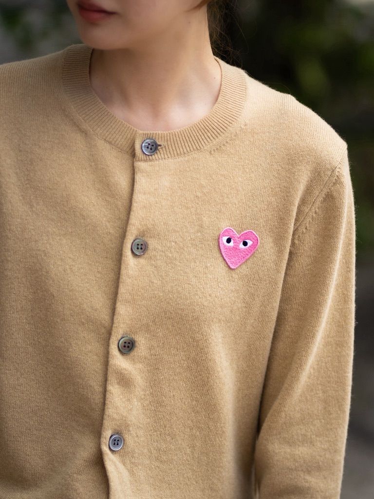 PLAY COMME des GARCONS 新作ROUND NECK CARDIGAN PINK EMBLEM style.2028.8.20