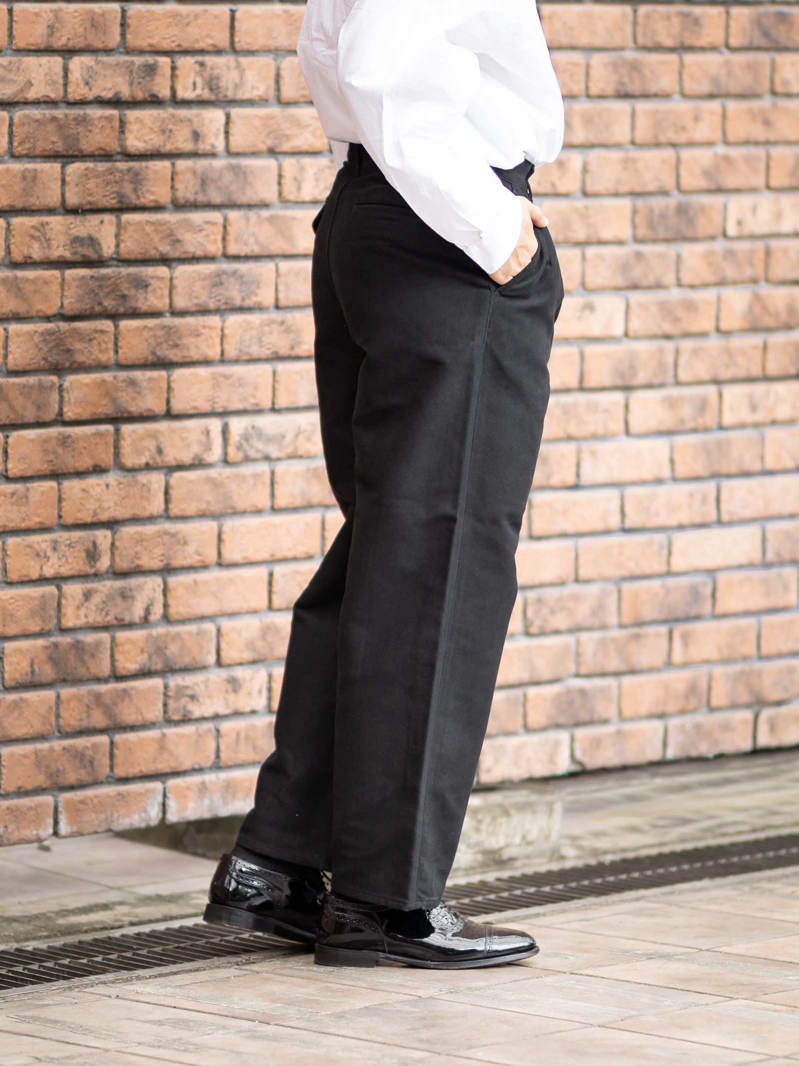 Graphpaper Cotton Double Serge Two Tuck Pants スタイル
