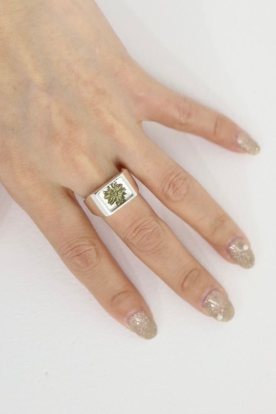 XOLO JEWELRY リング / Signet Ring with Gray & Gold Flower (XOR125)☆新作発売！