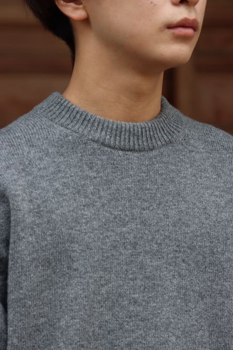 COMME des GARSONS HOMME ラムウール天竺ロゴ刺繍ニット(HH-N007-051) style.2021.09.26
