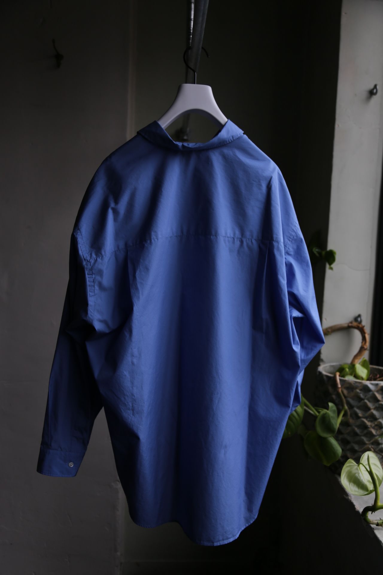 Graphpaper Broad L/S Oversized Regular Collar Shirt"BLUE"style.