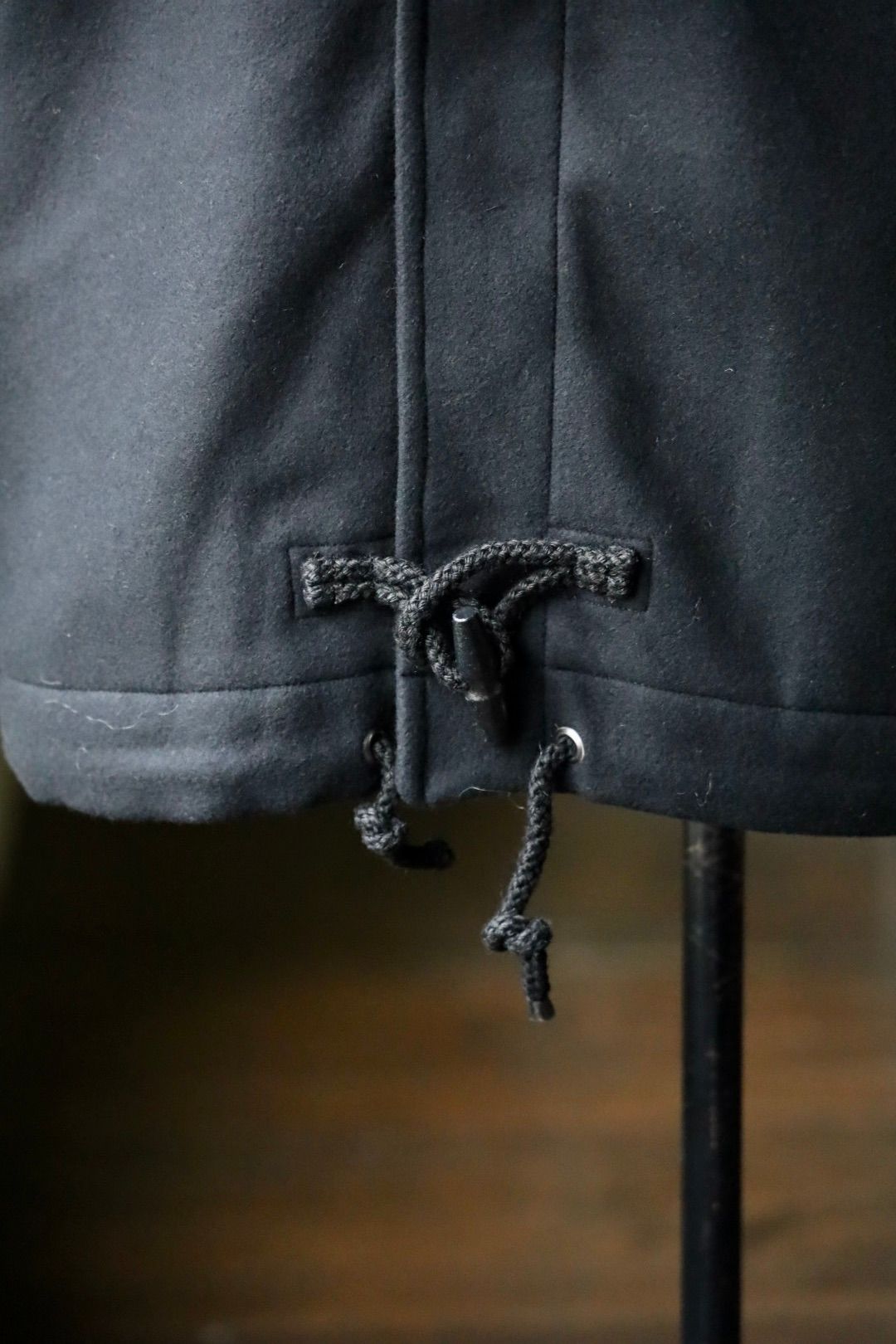 イズネス 25AW DUFFLE SMOCKS COAT (25AW_32_1007AWCOAT02)BLACK☆新作発売！
