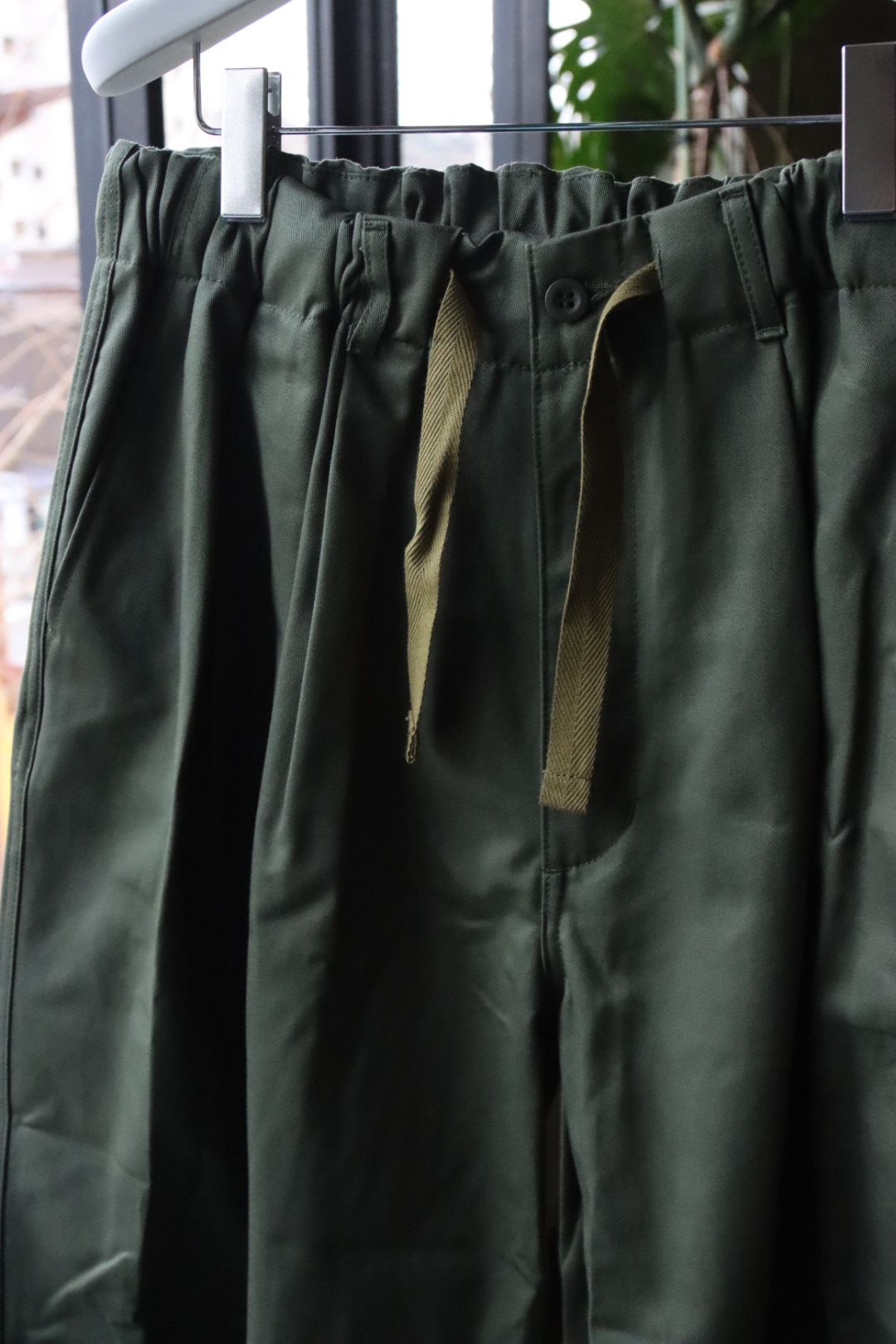 イズネス23SS バルーンイージーパンツ BALLOON EZ PANTS(28PT01T01-1)KHAKI☆2月23日(木)発売！