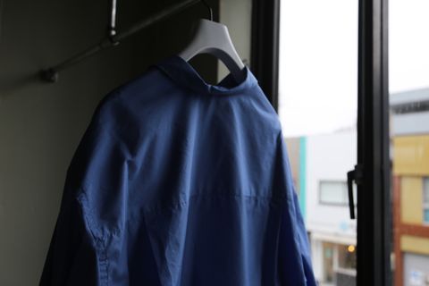 Graphpaper Broad L/S Oversized Regular Collar Shirt"BLUE"style.