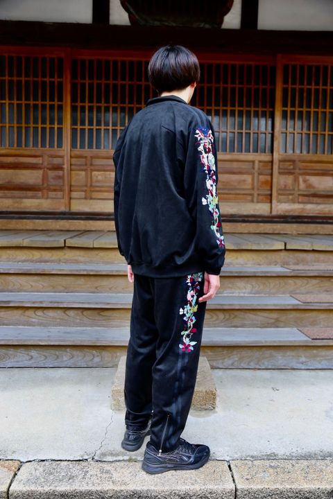 doublet CHAOS EMBROIDERY SUEDE TRACK PANTS"BLACK"style.2020.8.8.
