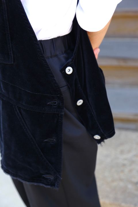 doublet CUT OFF VELVET VEST(21AW09VE13) style. 2021.07.25.