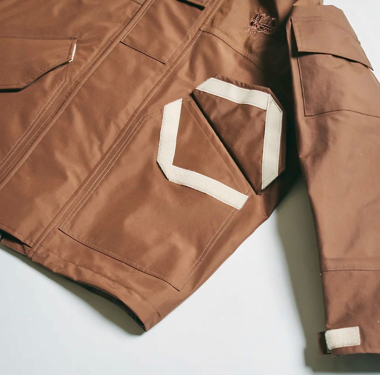 イズネス23AW NINJA HOODIE SHELL JACKET(1005AWJK02)BROWN