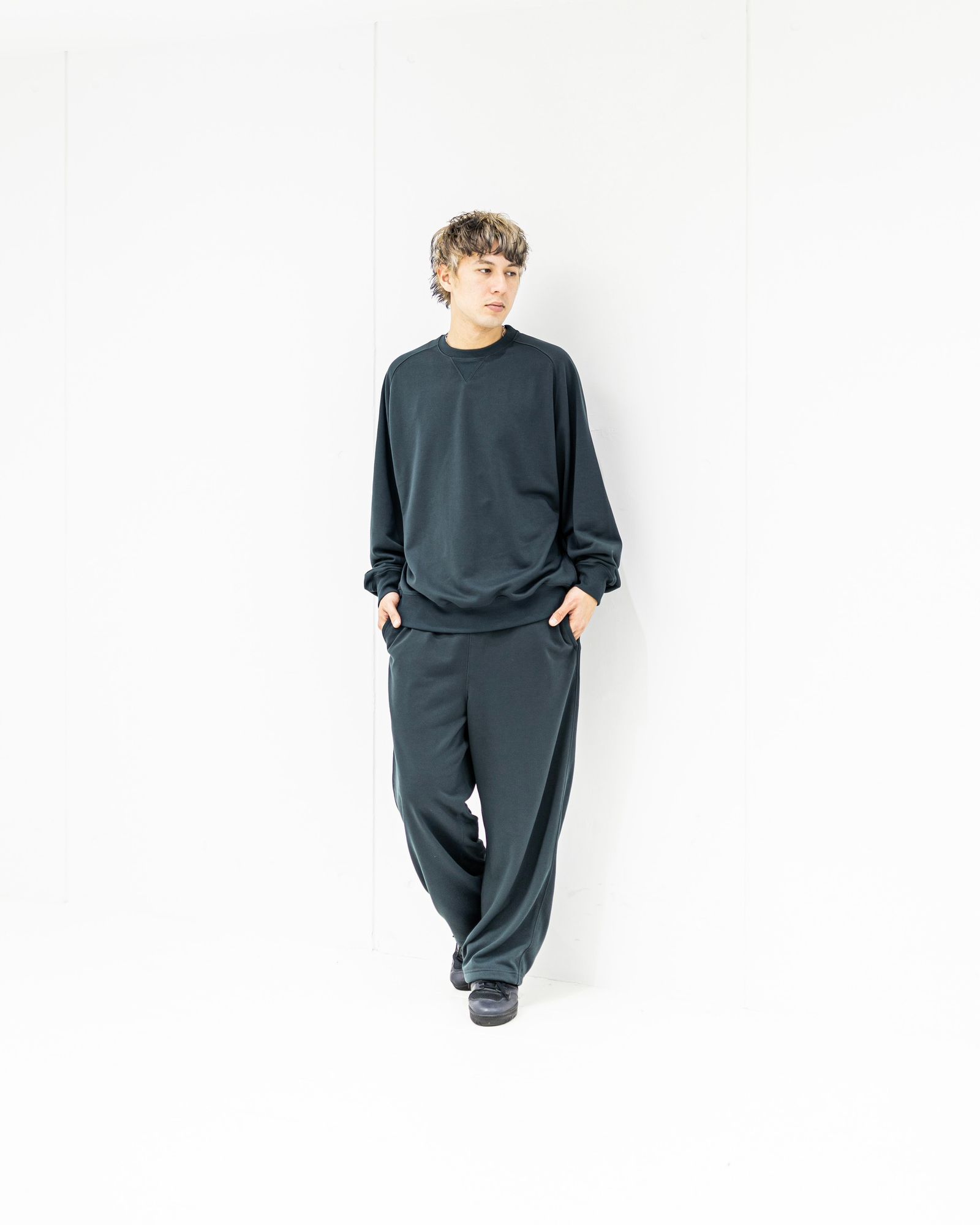 DAIWA PIER39 TECH SWEAT CREW FREEDOM SLEEVE(INK BLACK)1月24日(土)新作発売！
