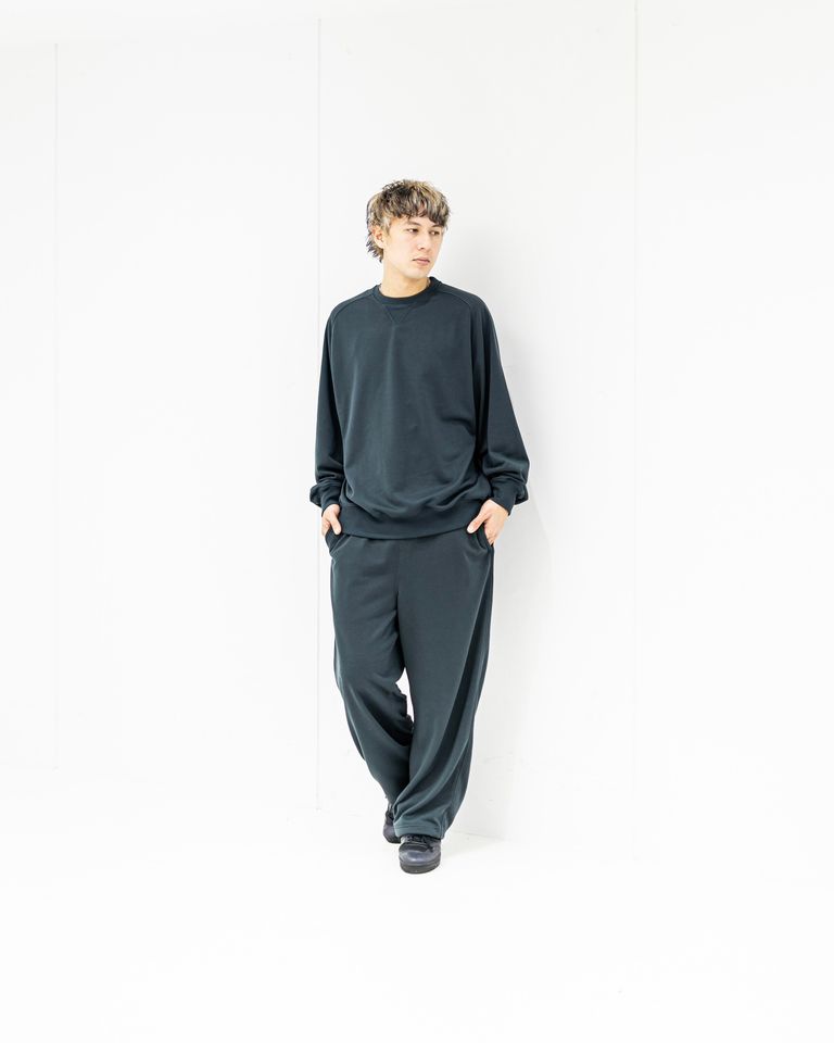 DAIWA PIER39 TECH SWEAT CREW FREEDOM SLEEVE(INK BLACK)1月24日(土)新作発売！