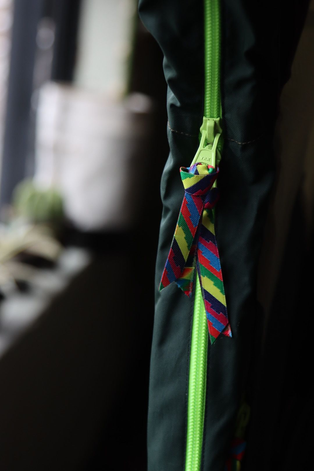 イズネス23SS マウンテンパーカー THM ANNAPURNA MOUNTAIN JACKET(1005SSJK01)GREEN x GREIGE
