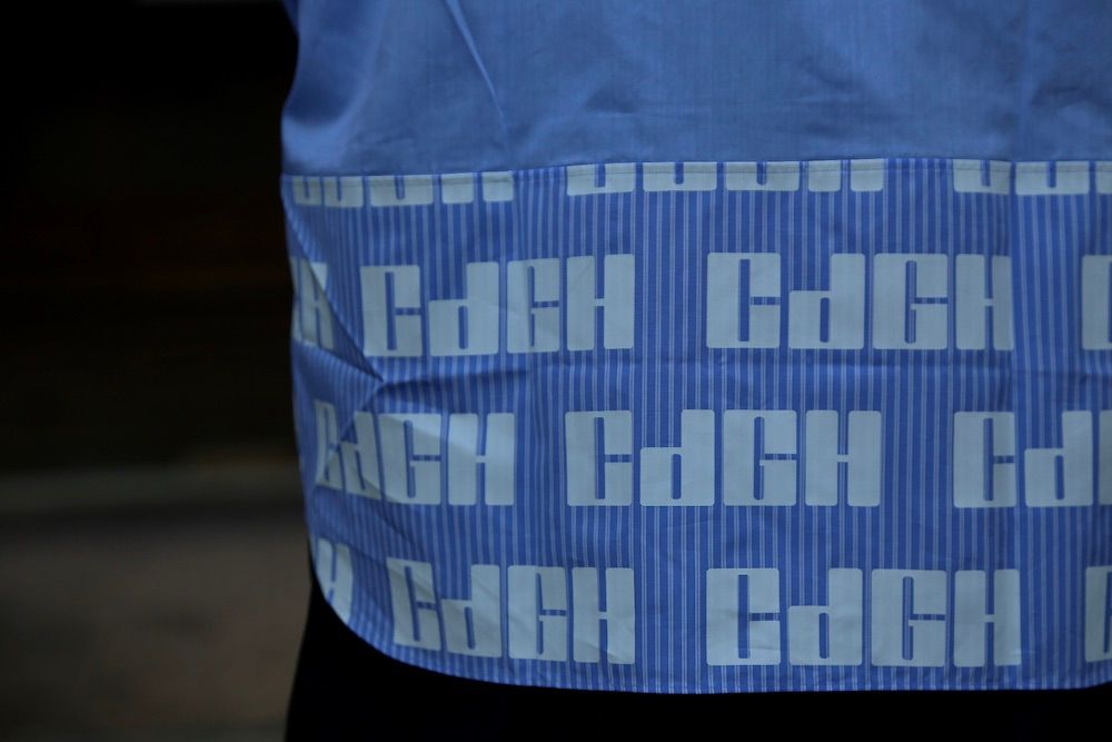 COMME des GARCONS HOMME 綿ツイル×綿ストライプロゴプリントシャツスタイル.2020.8.24.