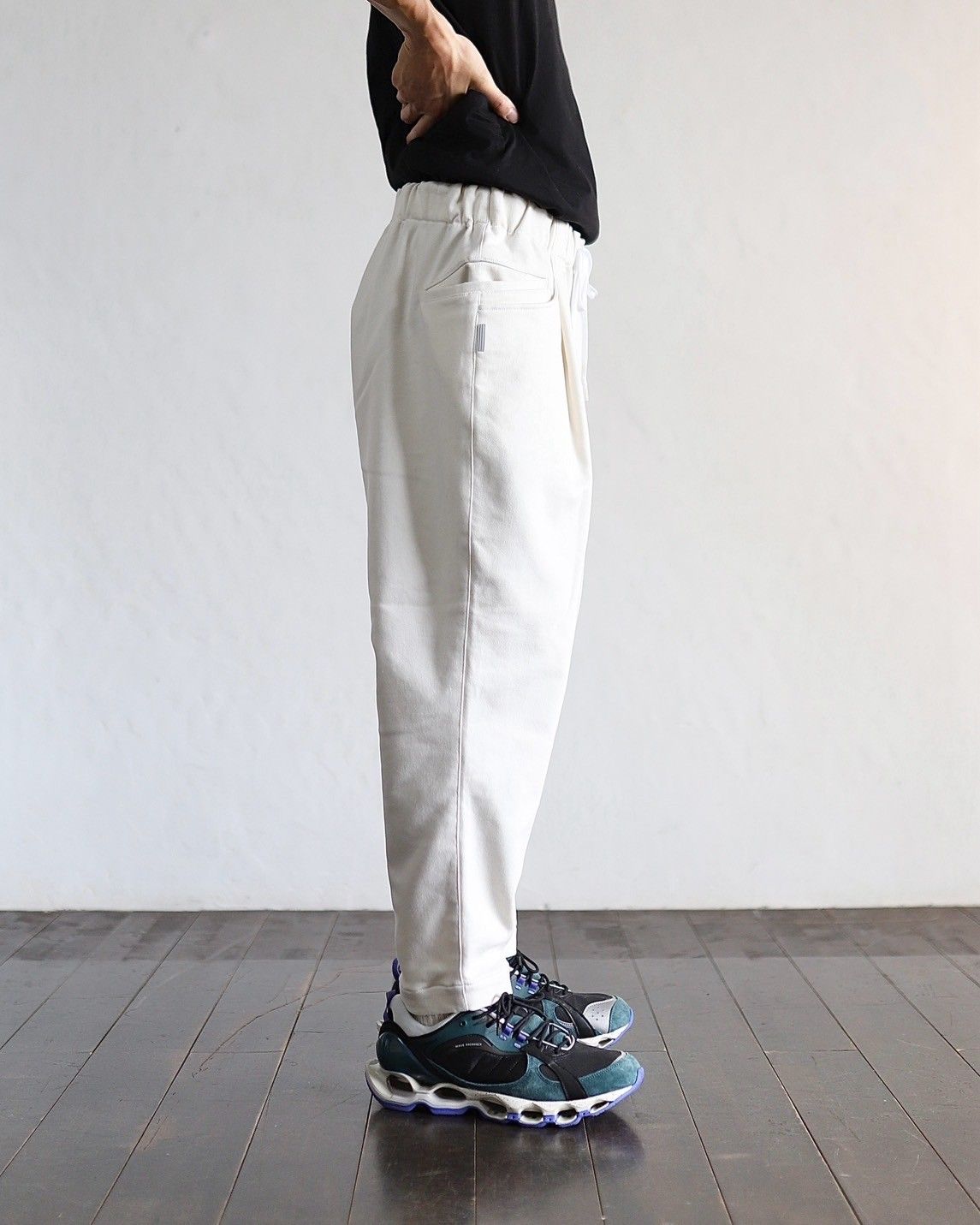 S.F.C 24SS CROPPED TAPEREDE  EASY PANTS  (SFCSS24P01)Off White
