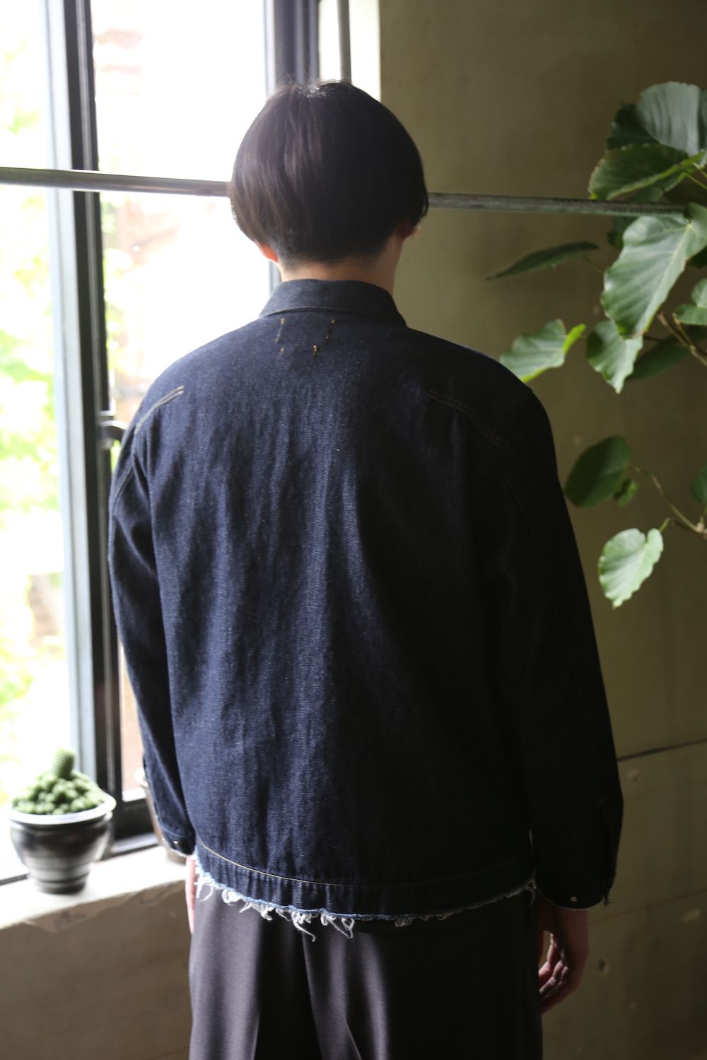 YOKE DETACHABLE POCKET DENIM JACKET(YK21SS0196B) style