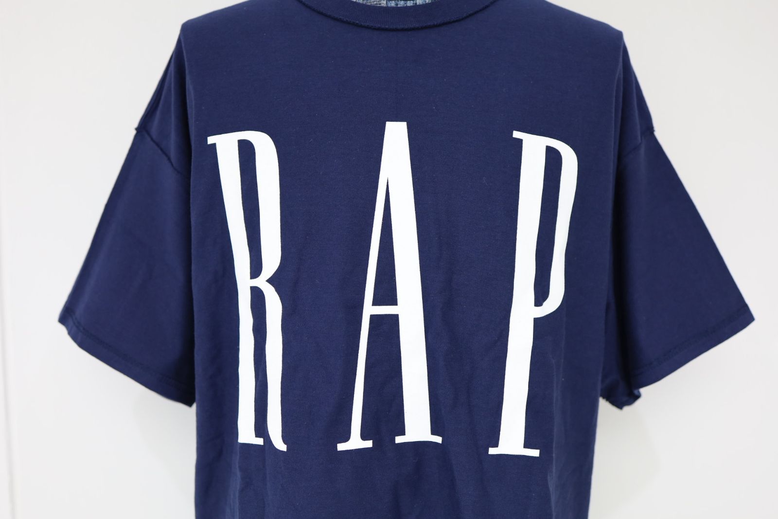 イズネスミュージック 26SS RAP T-SHIRTS(ISNESS MUSIC×DJ SHOTA)(IMP7_15_RAPT01)NAVY☆新作発売！