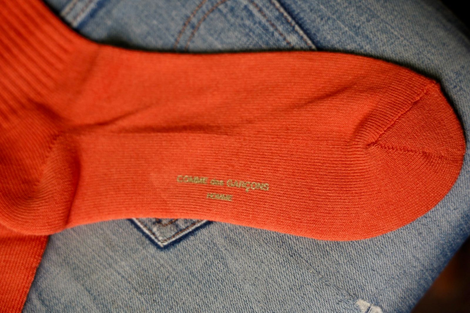 コムデギャルソンオム24AW ロゴソックス(HN-K501-051)ORANGE☆8月3日(土)発売！