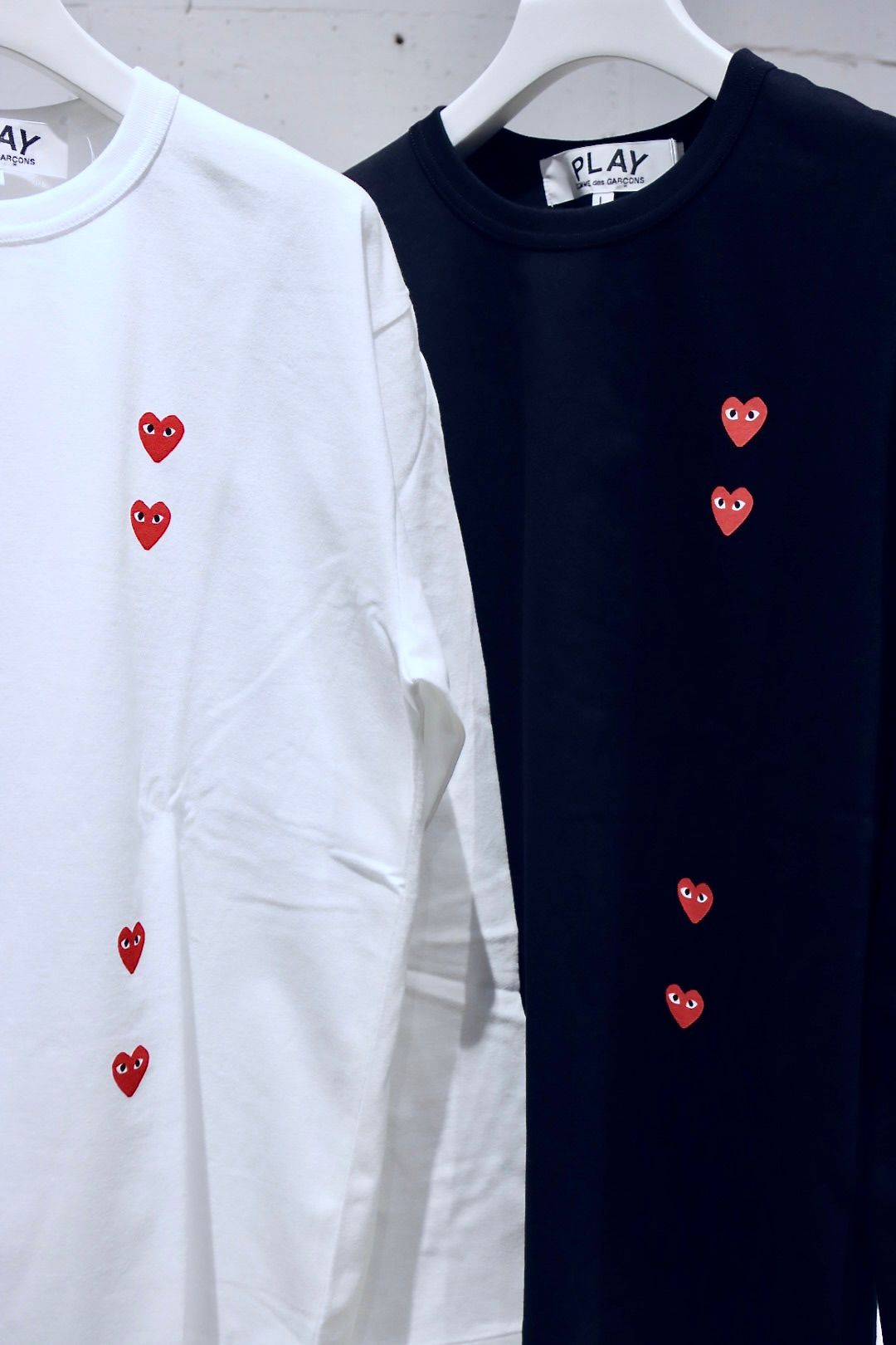 プレイコムデギャルソン PLAY VERTICAL 4 HEART L/S T-SHIRT RED HEART(AX-T339-051)WHITE -  XS