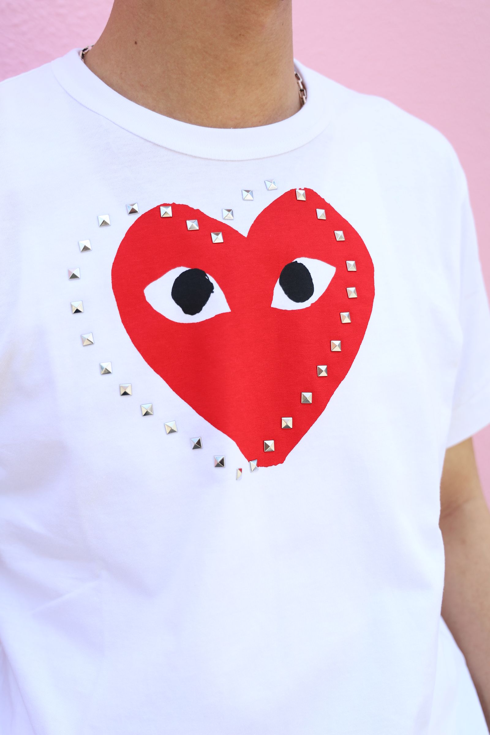 PLAY 赤いハートデザイン Tシャツ COMME des GARCONS - 特価コムデギャルソンPLAY赤ハートTシャツM