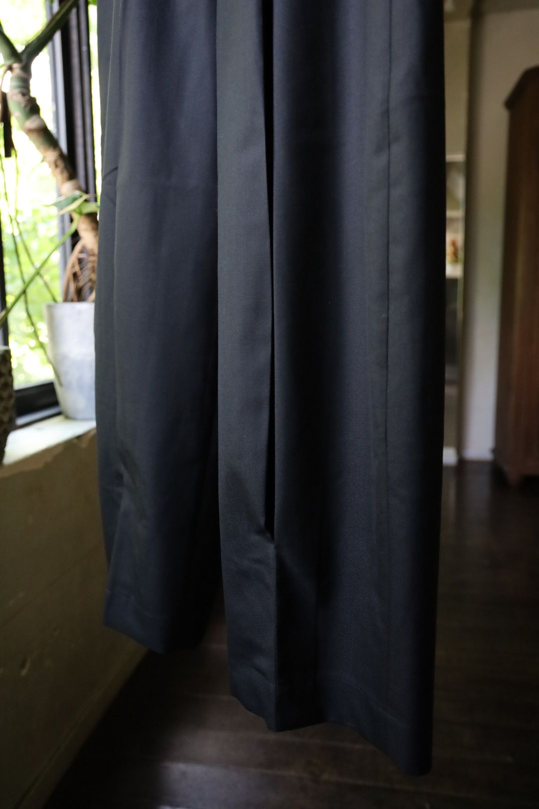 コムデギャルソンオム24AW ウールサージタックパンツ(HN-P006-051)BLACK