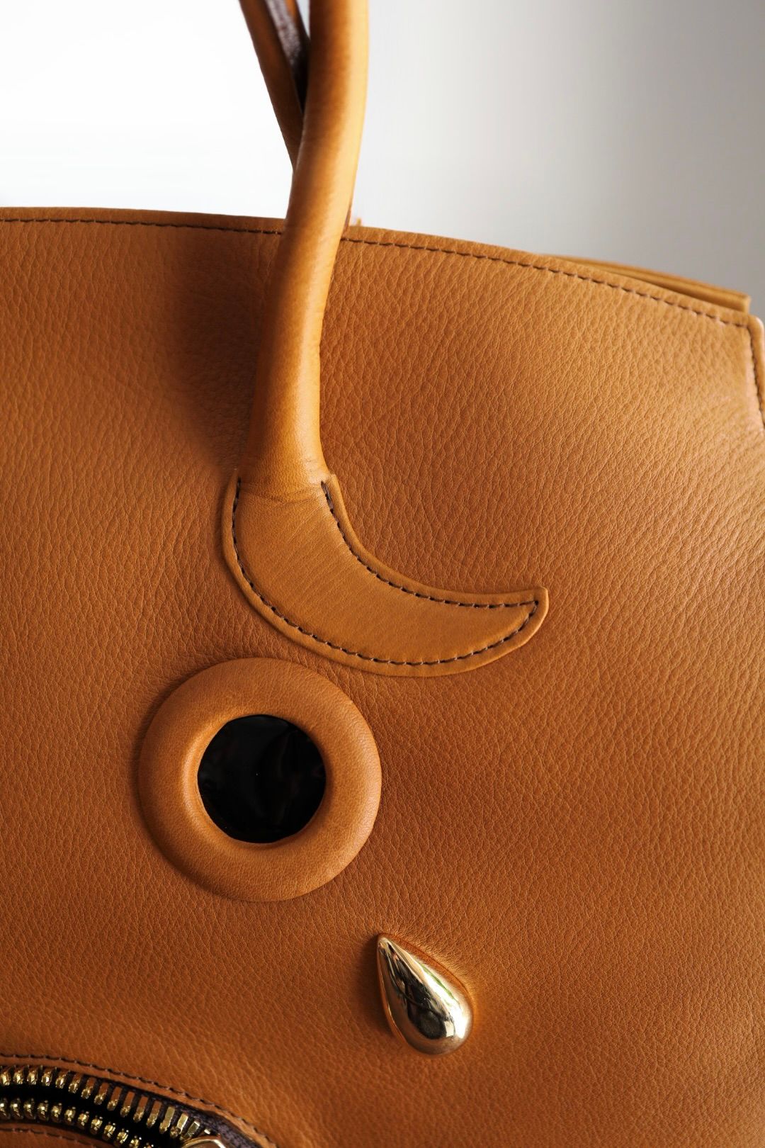 doublet ダブレット26AW PLEADING EMOJI LEATHER BAG (26AW73BG87)CAMEL☆7月11日(土)発売！