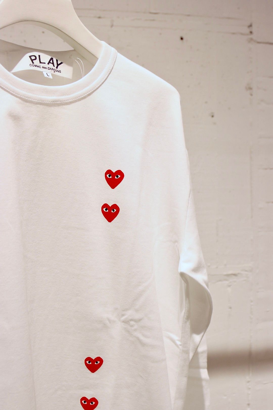 プレイコムデギャルソン PLAY VERTICAL 4 HEART L/S T-SHIRT RED HEART(AX-T339-051)WHITE -  XS