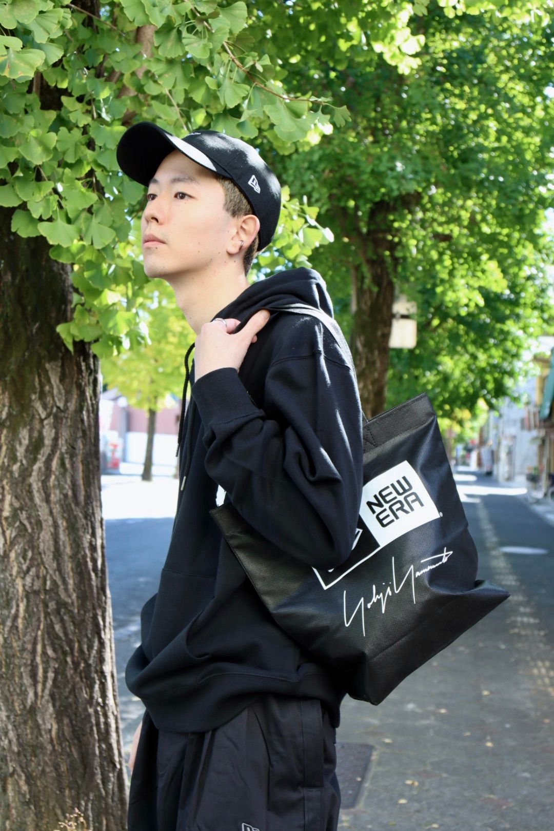 Yohji Yamamoto×NEWERA 裏毛オーバーサイズドプルオーバーフーディースタイル