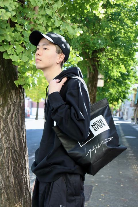 Yohji Yamamoto×NEWERA 裏毛オーバーサイズドプルオーバーフーディースタイル