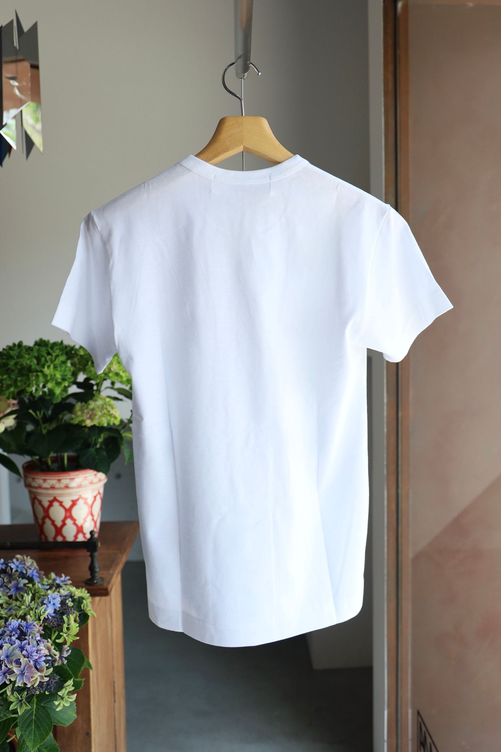 PLAYプレイコムデギャルソン ワンポイントTシャツ RED HEART (WHITE)