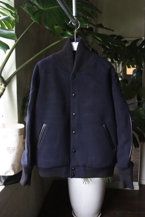 イズネス 22AW AWARD JACKET (1004AWJK01)NAVY