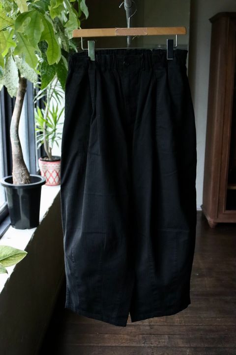 イズネス25AW HERRINGBONE BALLOON BAKER PANTS(1006SSBALOONPT01)BLACK