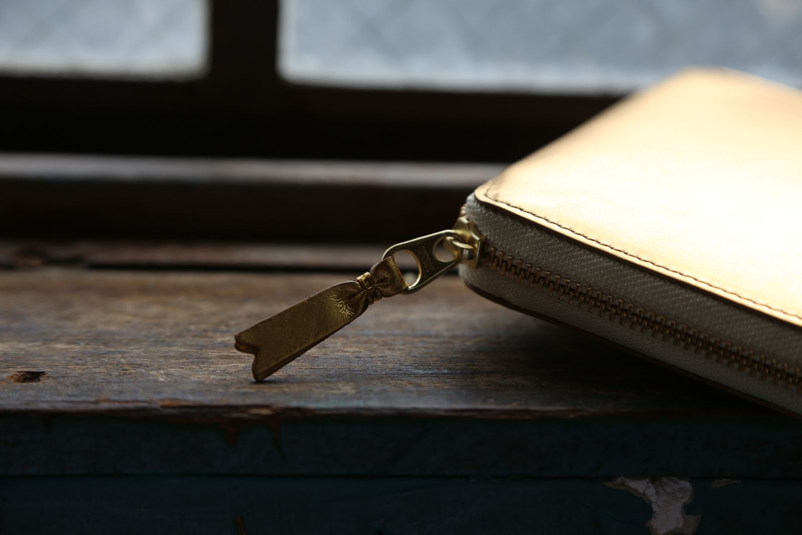 コムデギャルソン 二つ折りZIP財布 (8Z-B021-051) GOLD☆4月11日再入荷！