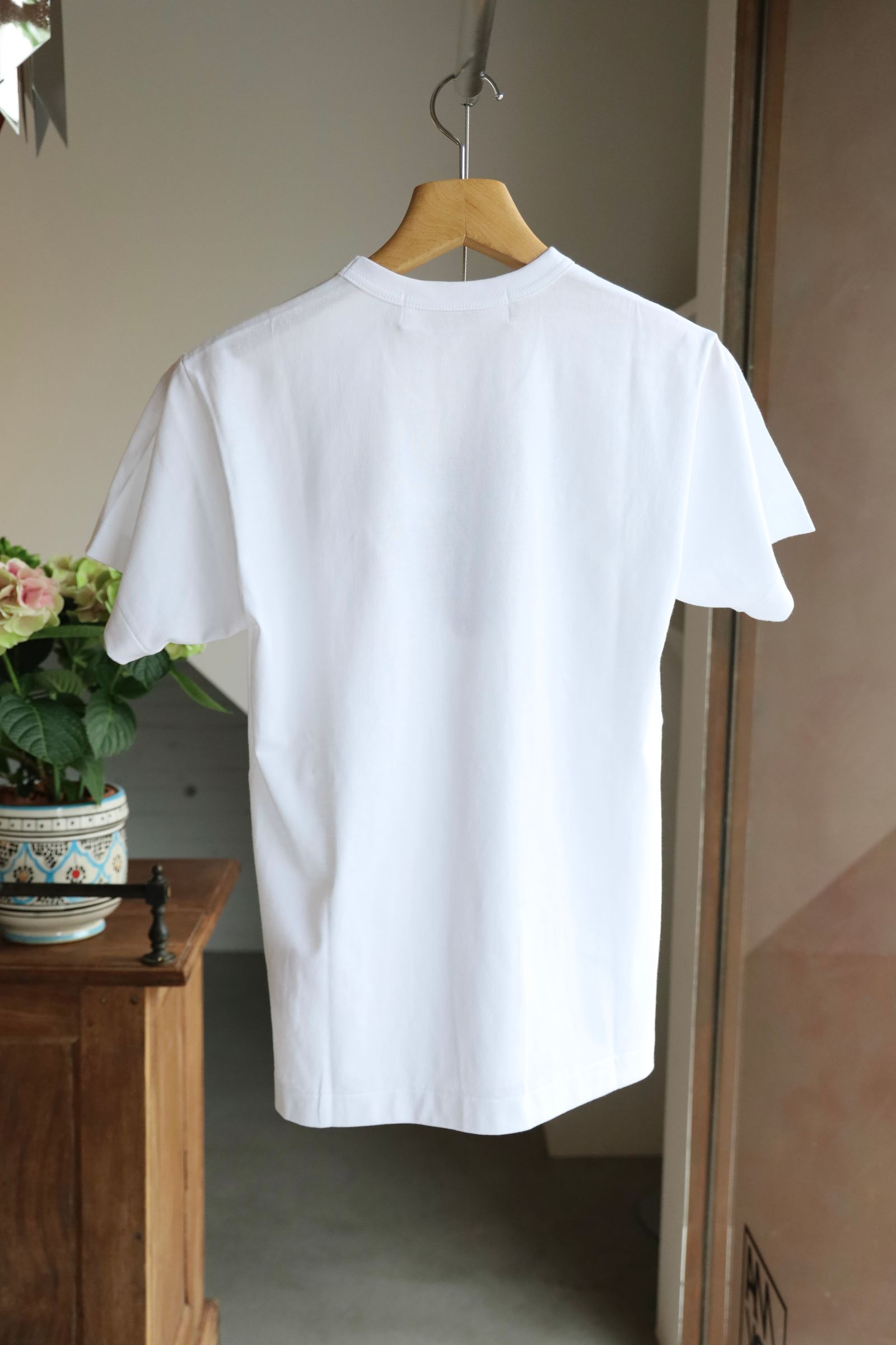 PLAYプレイコムデギャルソン BLUE EYES Tシャツ(BLACK HEART)