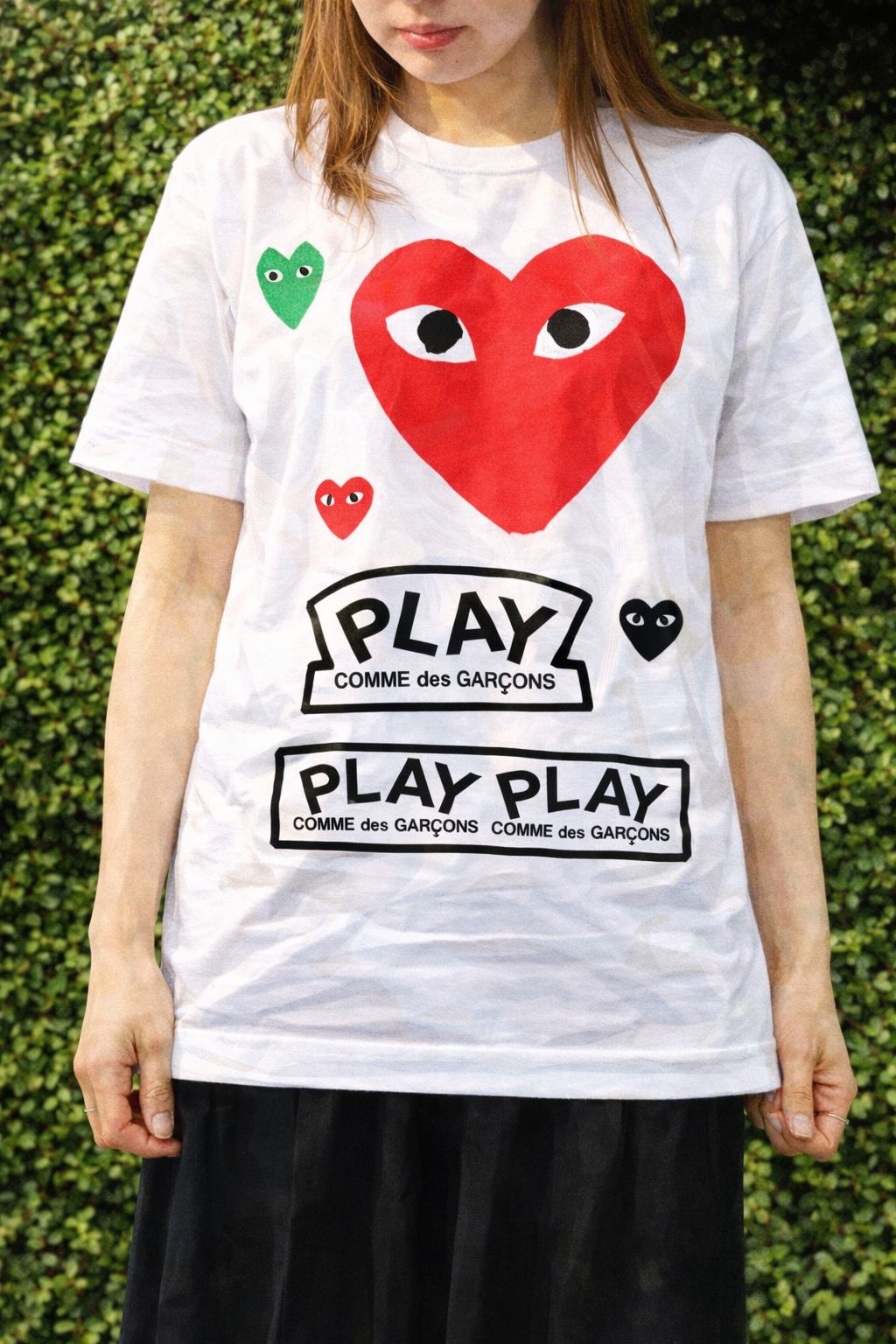 PLAYプレイコムデギャルソン レッド ブラック グリーン エンブレムTシャツ (RED)☆新作発売！