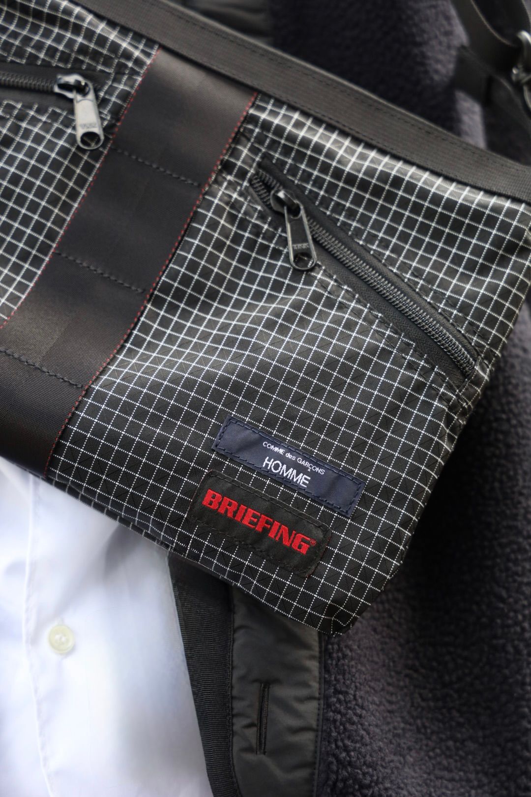 COMME des GARCONS HOMME BRIEFING W-NAME REVERSIBLE SACOCHE x エステルボアライナーカーディガン