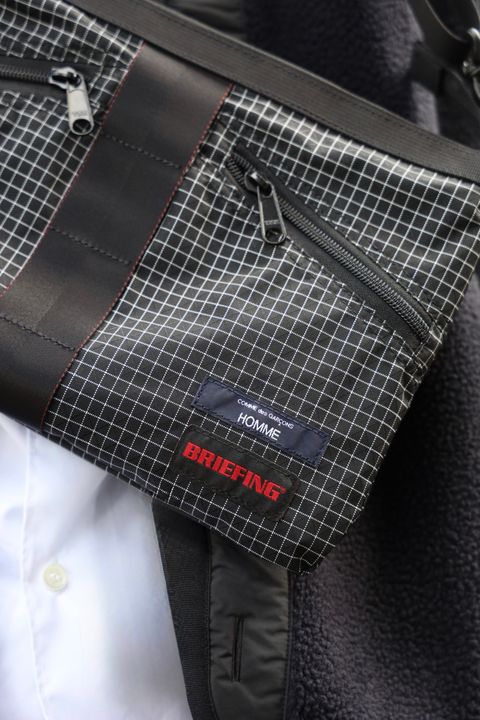COMME des GARCONS HOMME BRIEFING W-NAME REVERSIBLE SACOCHE x エステルボアライナーカーディガン
