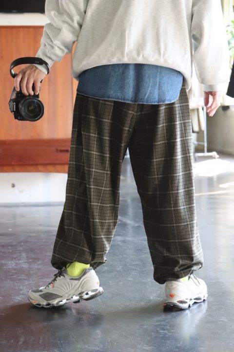 フレッシュサービス22AW WOOLY STRETCH OVER TRACK PANTS"GREEN CHECK"スタイル.2022.9.12.