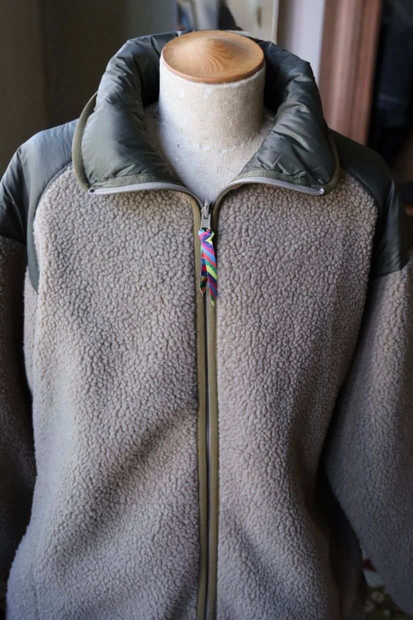 イズネス 25AW REVERSIBLE FLEECE DOWN JACKET is-ness×TAION (25AW_34_1007AWDOWNJK01)KHAKI☆新作発売！