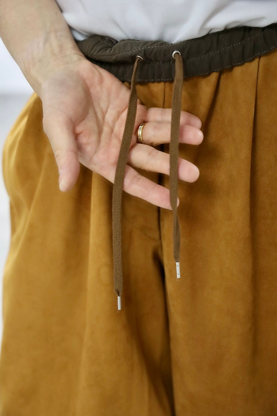 グラフペーパー26SS Cow Nubuck Leather Wide Shorts(GM261-40408)BROWN