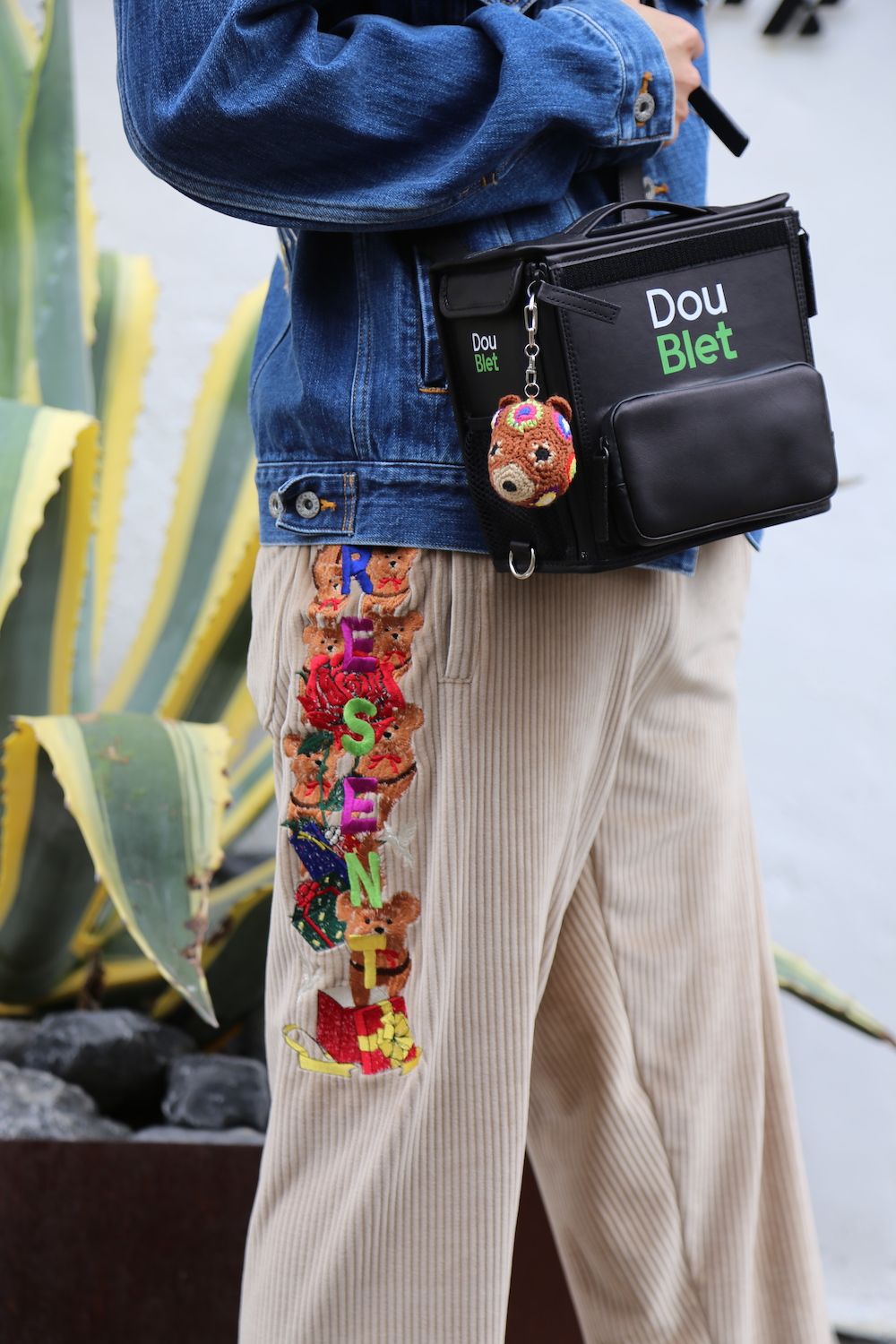 doublet MEMORIAL POLAROID DENIM JACKET(21SS06BL115) style. 2021.04.28.