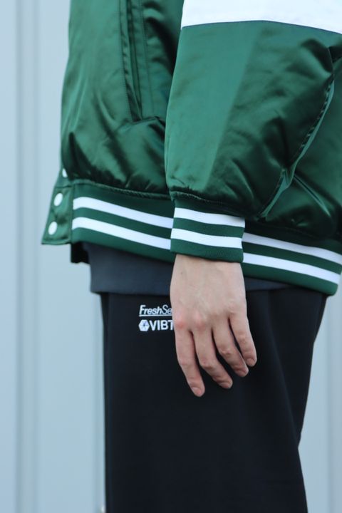 FreshService SATIN STADIUM JUMPER style.2022.10.21