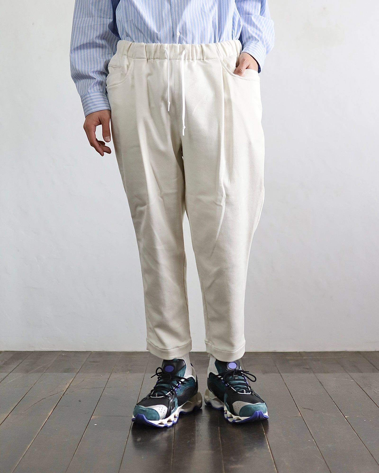 S.F.C 24SS CROPPED TAPEREDE  EASY PANTS  (SFCSS24P01)Off White