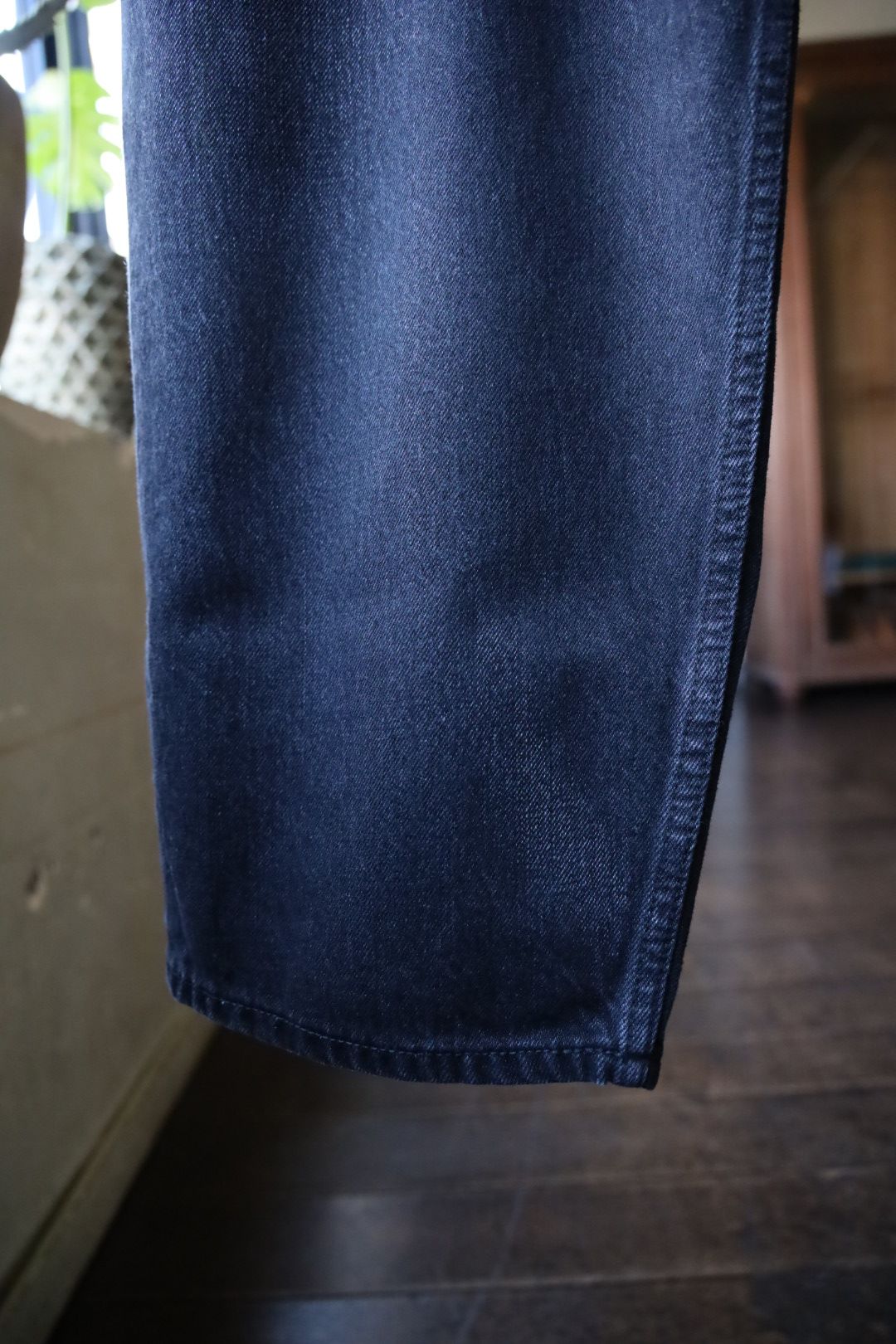 グラフペーパー25AW Selvage Denim Two Tuck Tapered Pants(GU253-40060DB)BLACK_DARK FADE