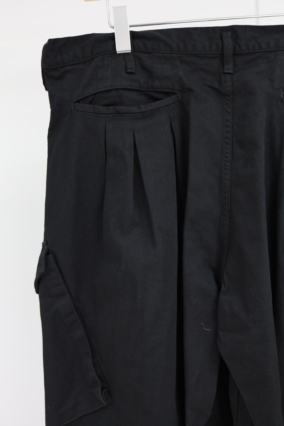 ヨウジヤマモト KATSURAGI 12 TUCKS WORK PANTS(HK-P97-040)☆新作発売！