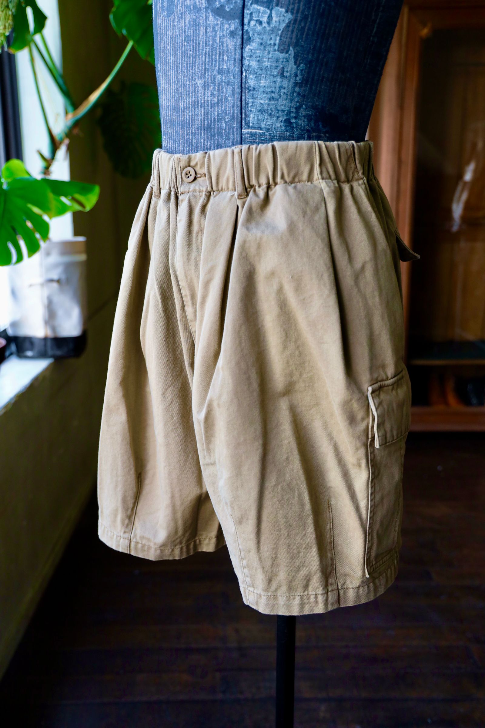 イズネス25SS BALLOON EZ CARGO SHORTS(1005SSPT04)BEIGE