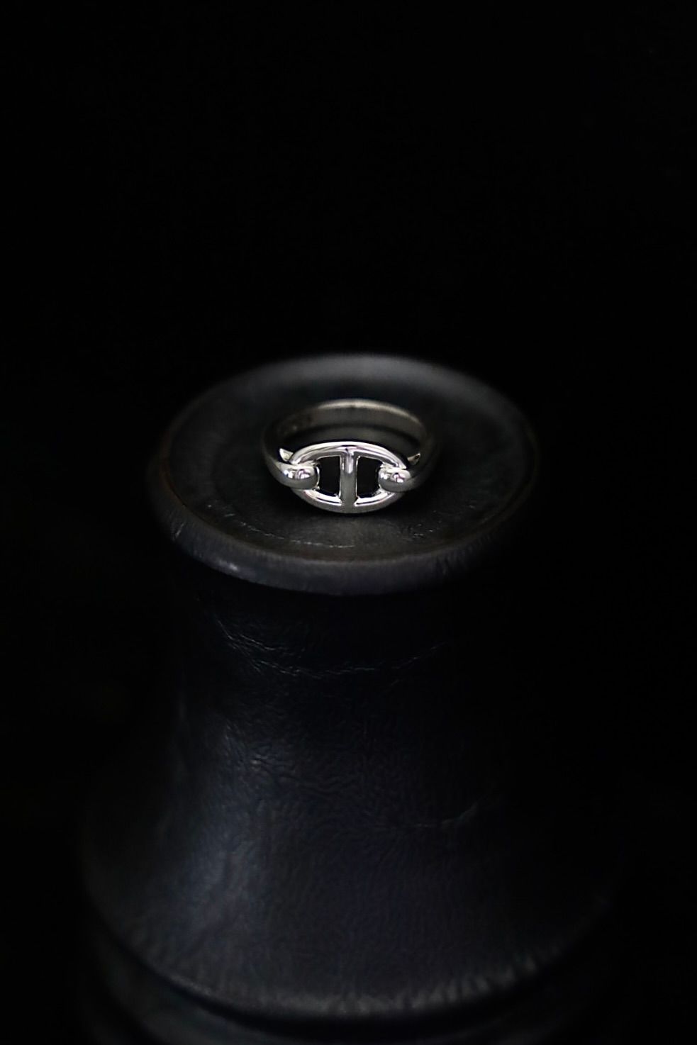 XOLO JEWELRY Central Anchor Ring | MAROON