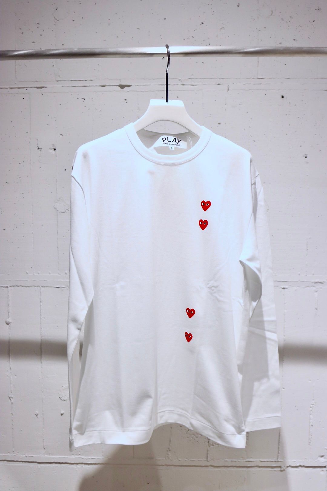 プレイコムデギャルソン PLAY VERTICAL 4 HEART L/S T-SHIRT RED HEART(AX-T339-051)WHITE -  XS