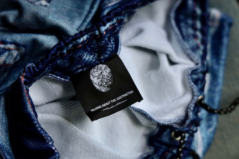 TALKING ABOUT THE ABSTRACTION - トーキングアバウト ジ  