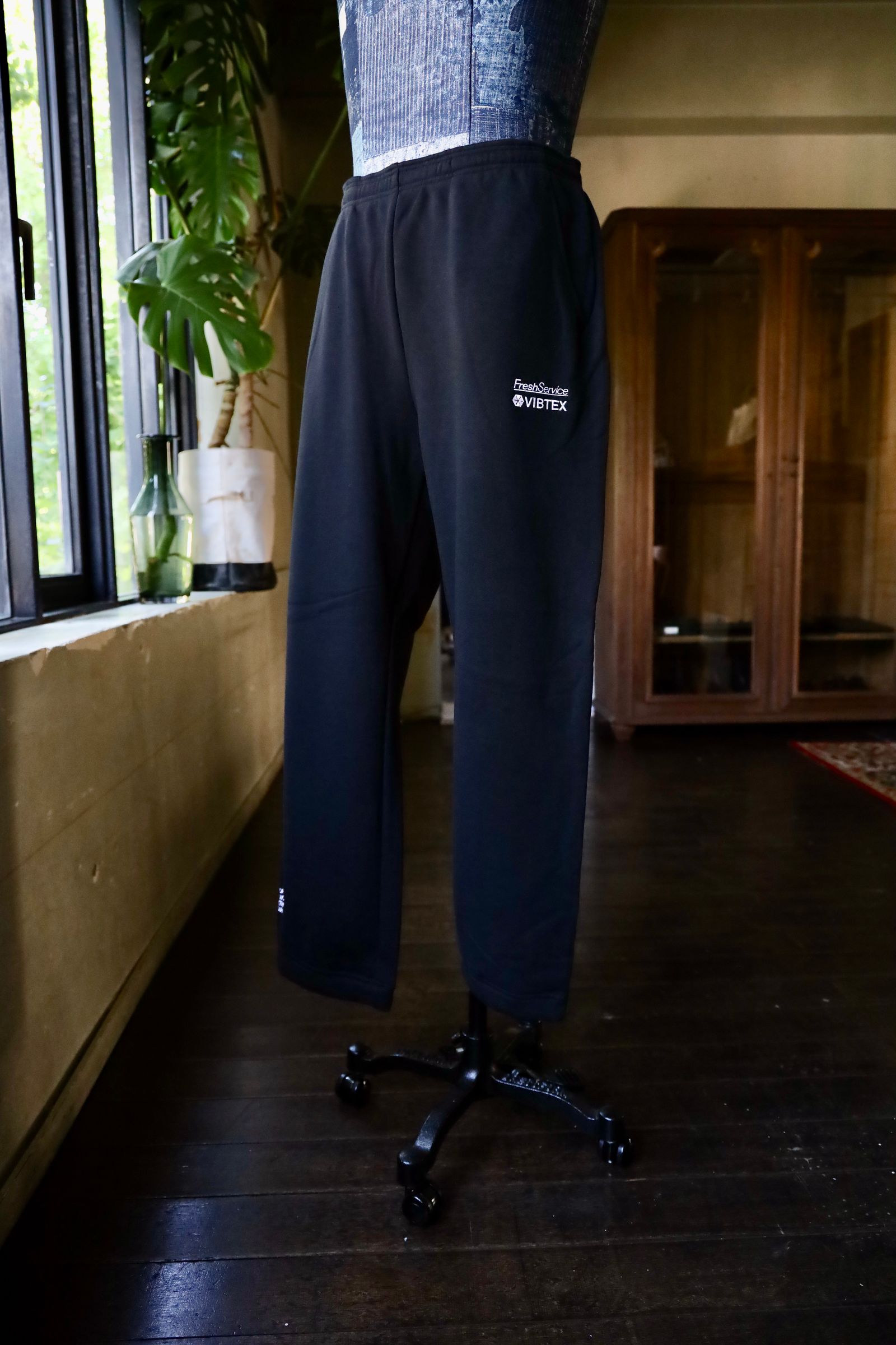 フレッシュサービス VIBTEX for FreshService SWEAT PANTS(BLACK)