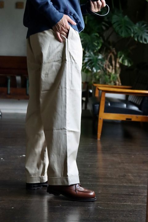 TapWater 22AW Cotton Chino Tuck Trousersスタイル.2022.8.31.