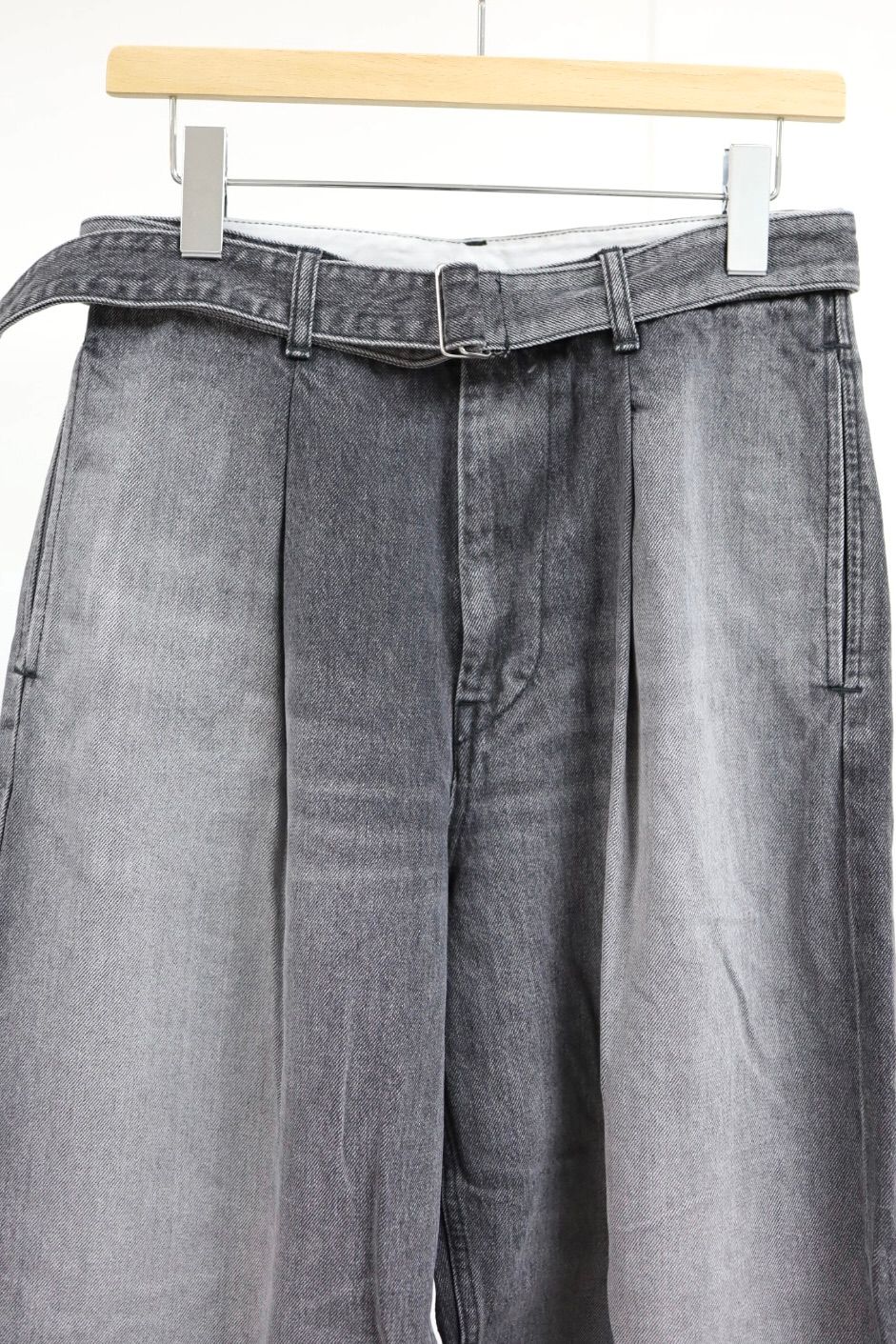 グラフペーパー Selvage Denim Belted Pants(GU261-40064LB)BLACK_LIGHT FADE★1月24日(土)発売！