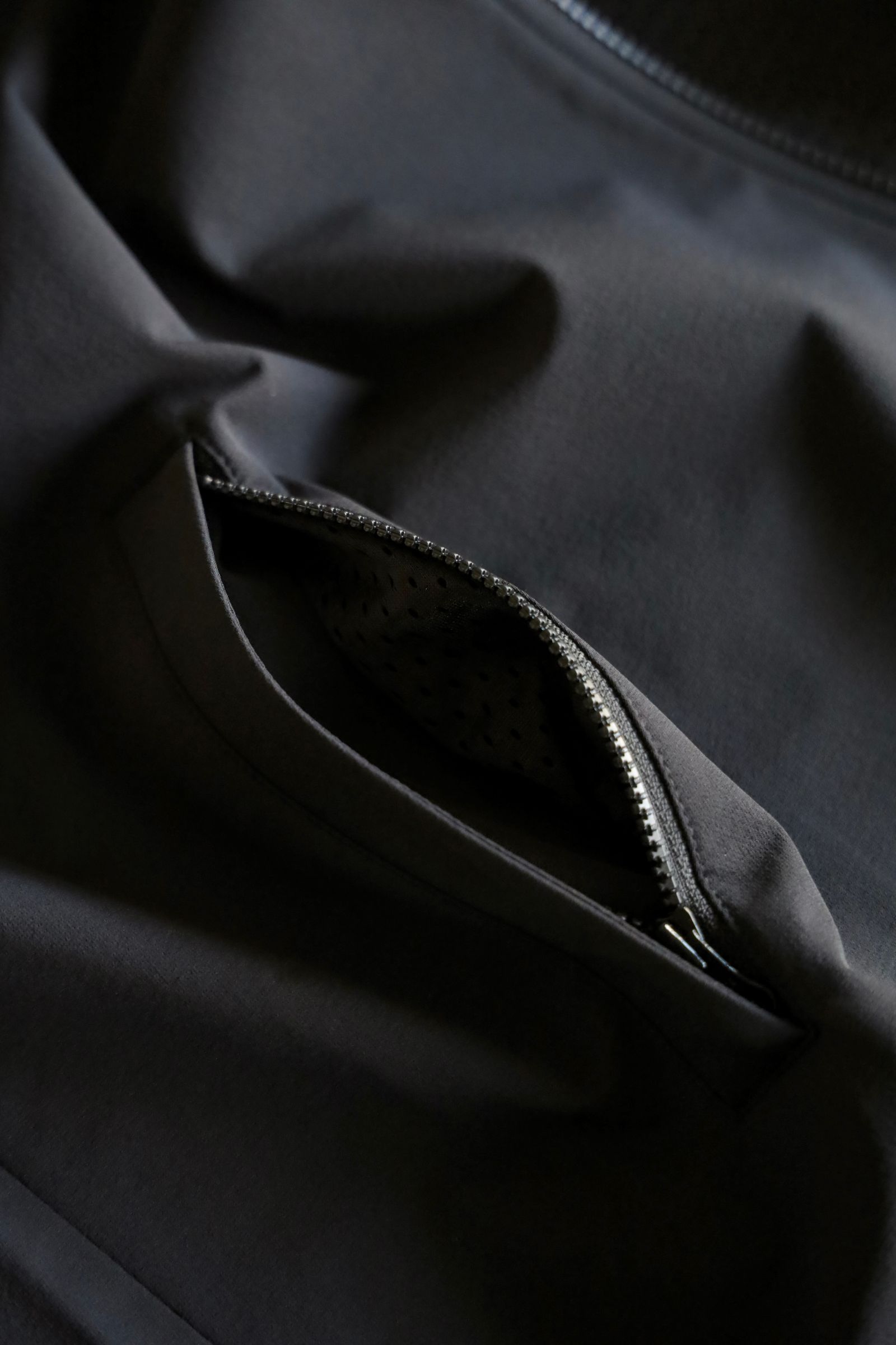 グラフペーパー 25SS PERTEX Equilibrium Front Yoke Blouson(GU251-30245)BLACK
